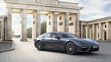 Náhledový obrázek - Nové Porsche Panamera je zde. Zbavilo se ošklivé zádi a jede přes tři sta