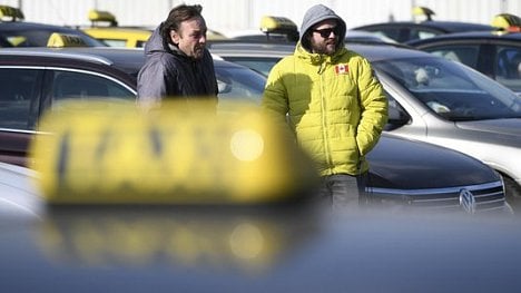 Náhledový obrázek - Taxikáři vyzvali firmy Uber a Taxify, aby přerušily činnost