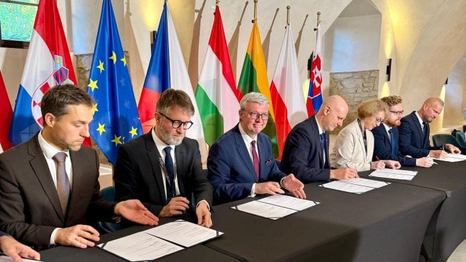 Devět evropských států podepsalo Pražskou deklaraci o umělé inteligenci