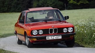 Náhledový obrázek - Galerie: Sedm generací BMW řady 5 od roku 1972 po současnost