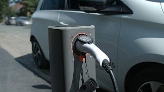 Náhledový obrázek - Vyskakovací nabíječky mají pomoci k elektromobilu i lidem z paneláků