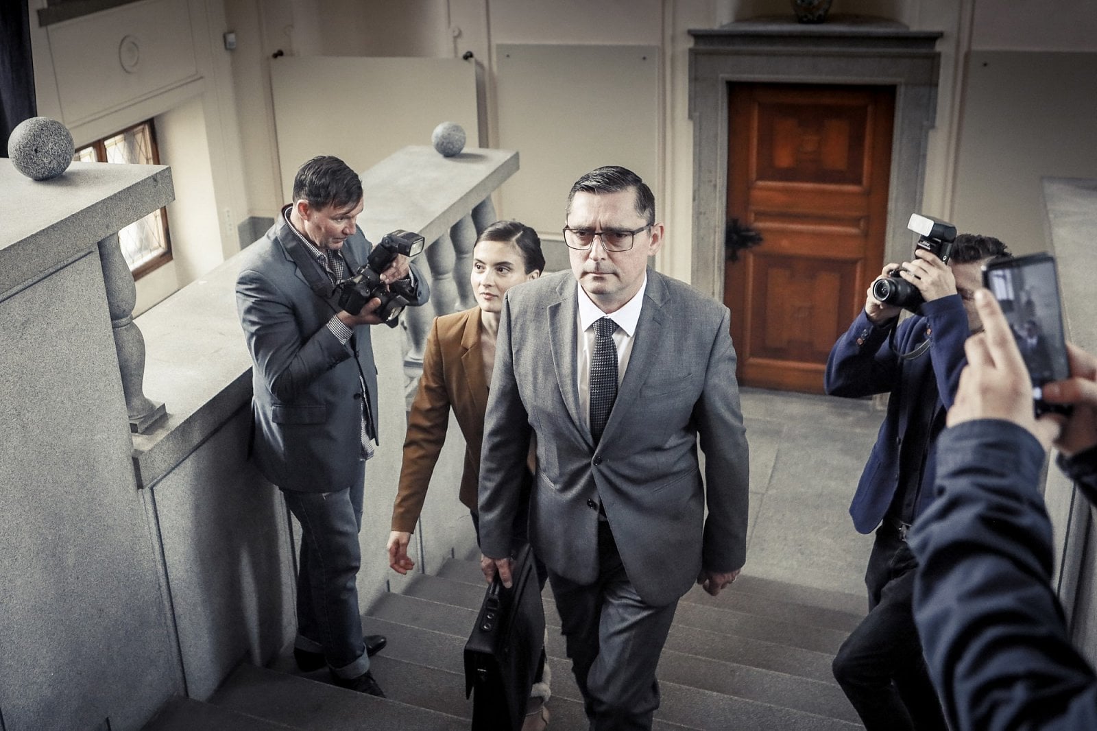 Sedm schodů k moci (TV Prima, Prima Plus)