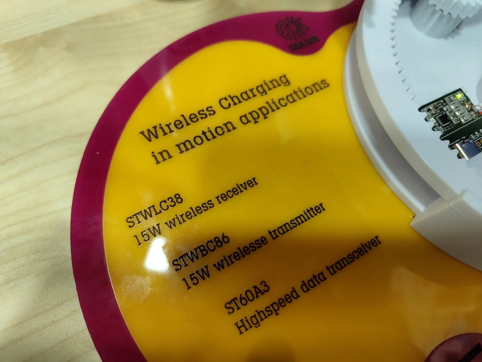 STMicroelectronics: Čipy pro bezdrátové nabíjení nebo detekci