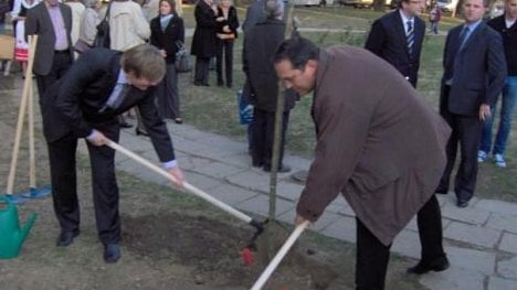 Náhledový obrázek - V Bukurešti vyroste alej Václava Havla