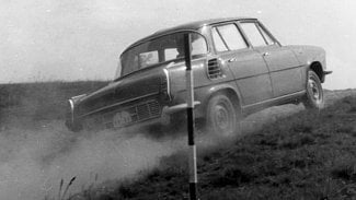 Náhledový obrázek - Terén, bahno i písek, tak se testoval prototyp Škoda 1000 MB