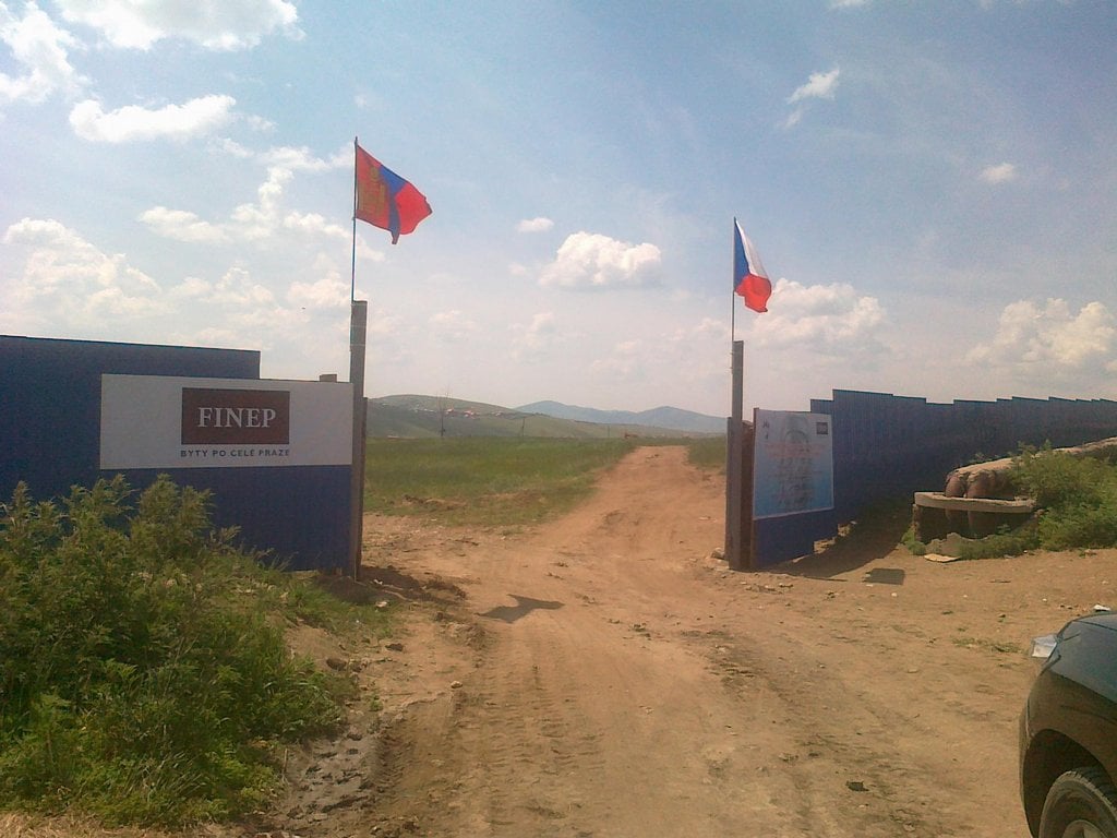 2013-01-finep-zahajuje-vc3bdstavbu-novc3bdch-bytc5af-v-mongolsku