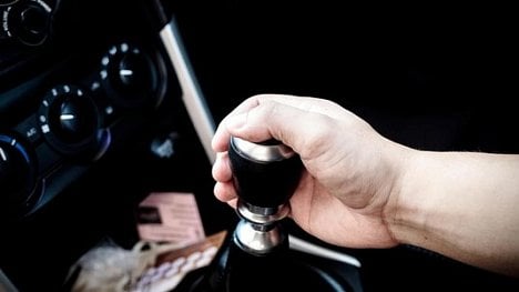 Náhledový obrázek - 16 věcí z automobilismu, které z vozovek brzy zamíří do muzea