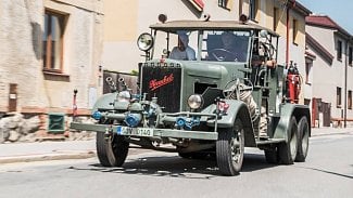 Náhledový obrázek - Vojenská cisterna Henschel je pýchou správných chlapů