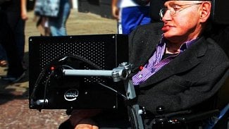 Náhledový obrázek - Stephen Hawking viní britskou vládu z krize zdravotnictví