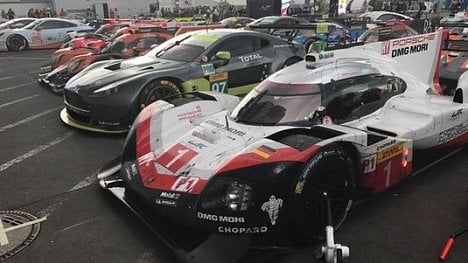 Náhledový obrázek - Pohádky je konec. Porsche 919 odjíždí do muzea