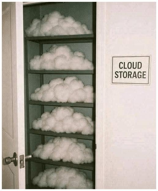 Meme ukazujuce cloud storage