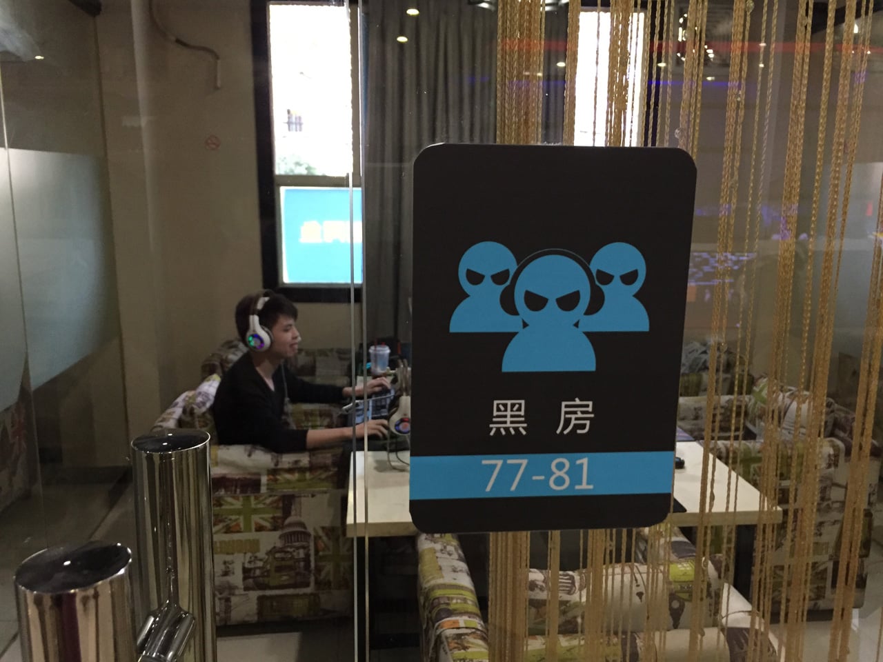 Herní a internetová kavárna v Šanghaji v Číně