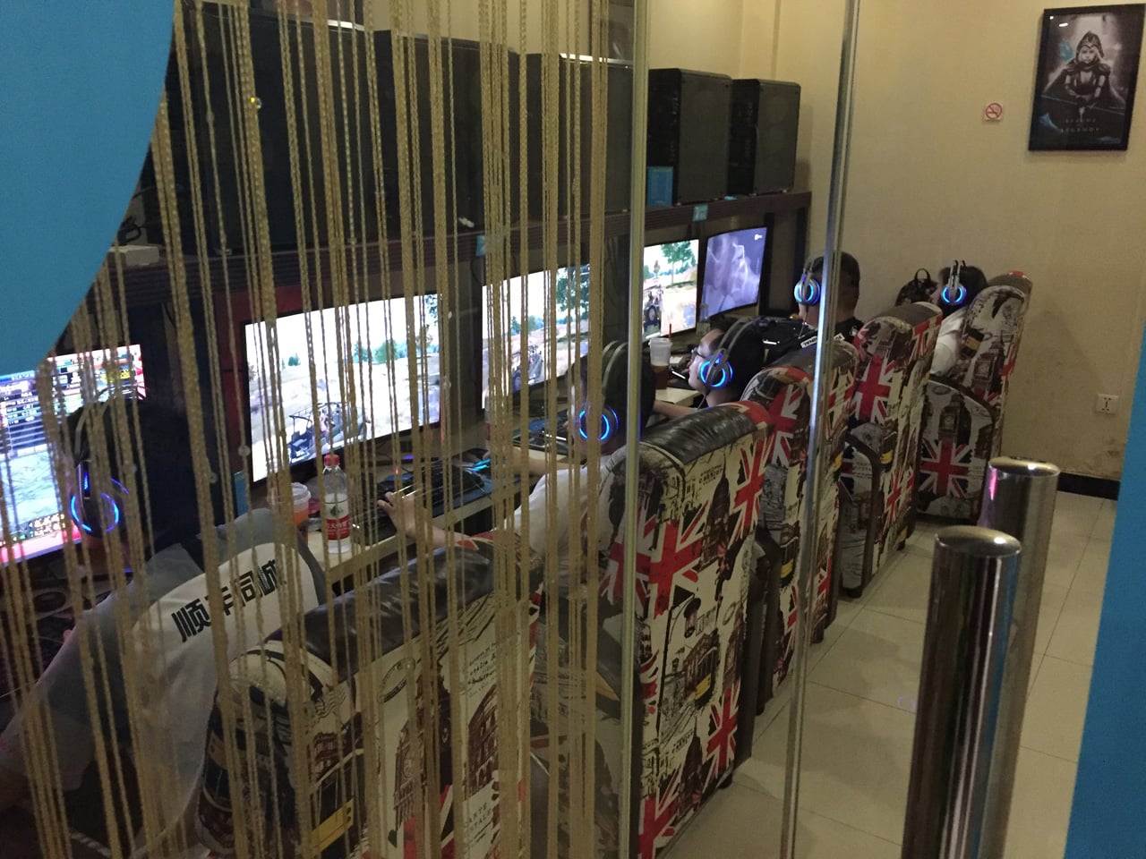 Herní a internetová kavárna v Šanghaji v Číně