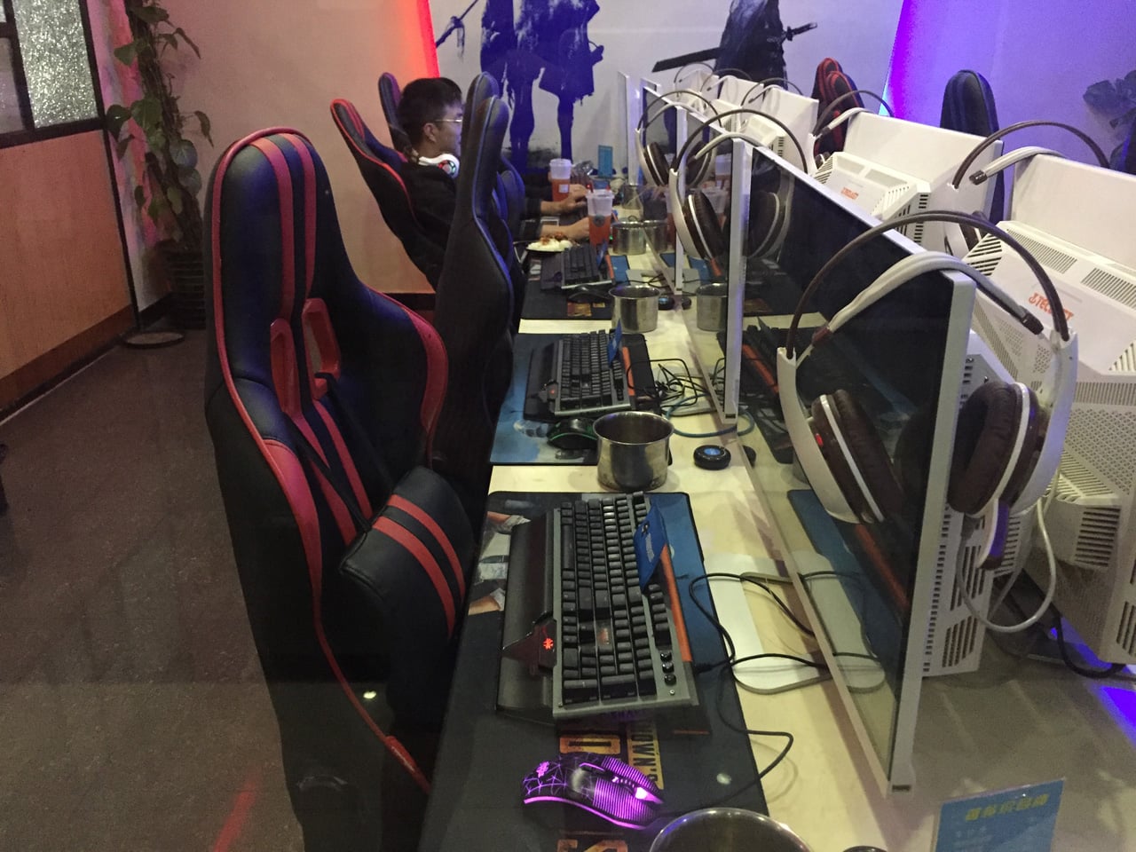 Herní a internetová kavárna v Šanghaji v Číně