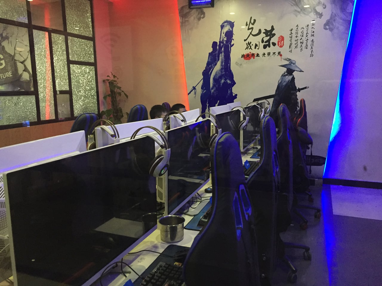 Herní a internetová kavárna v Šanghaji v Číně
