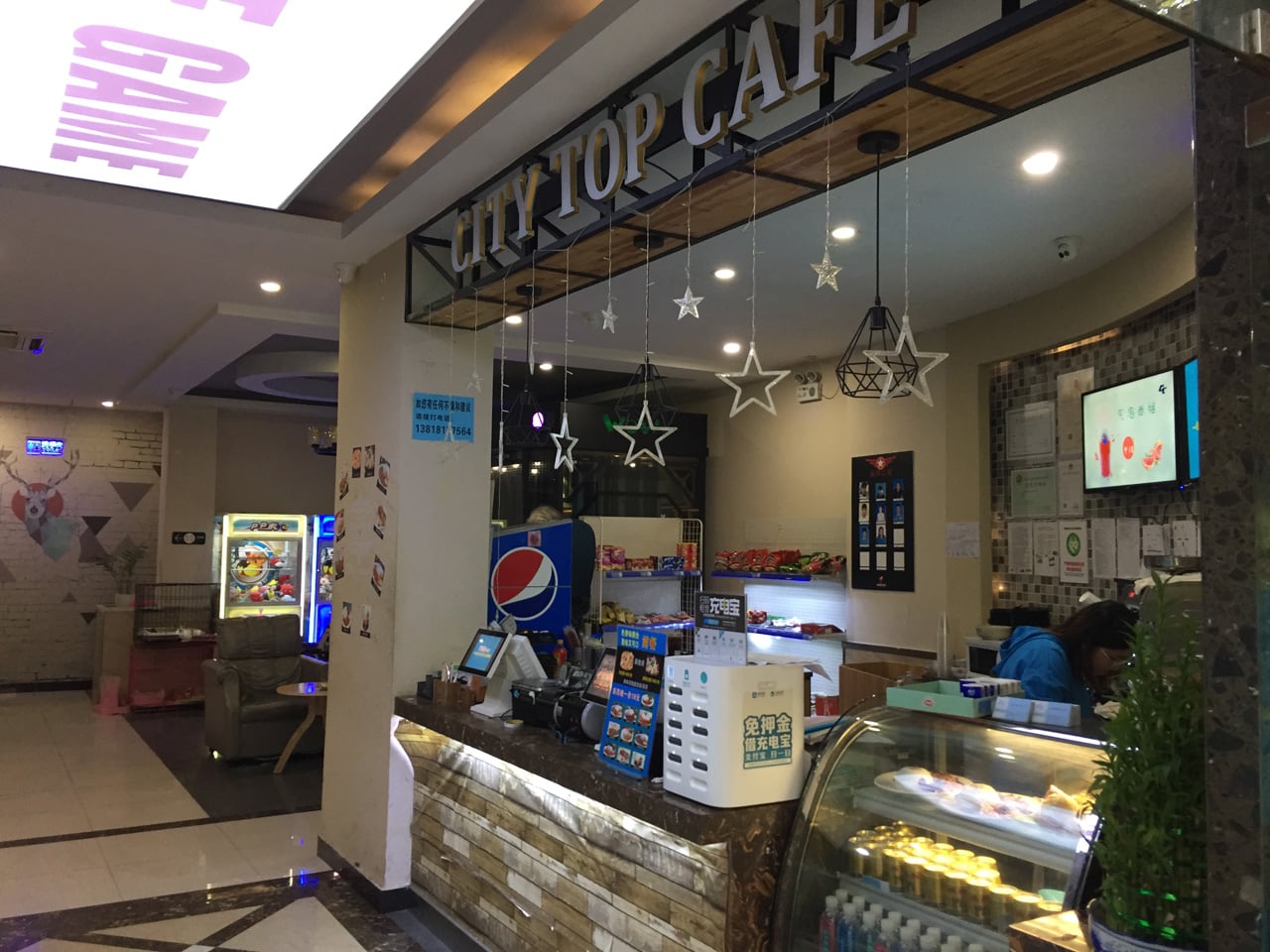 Herní a internetová kavárna v Šanghaji v Číně