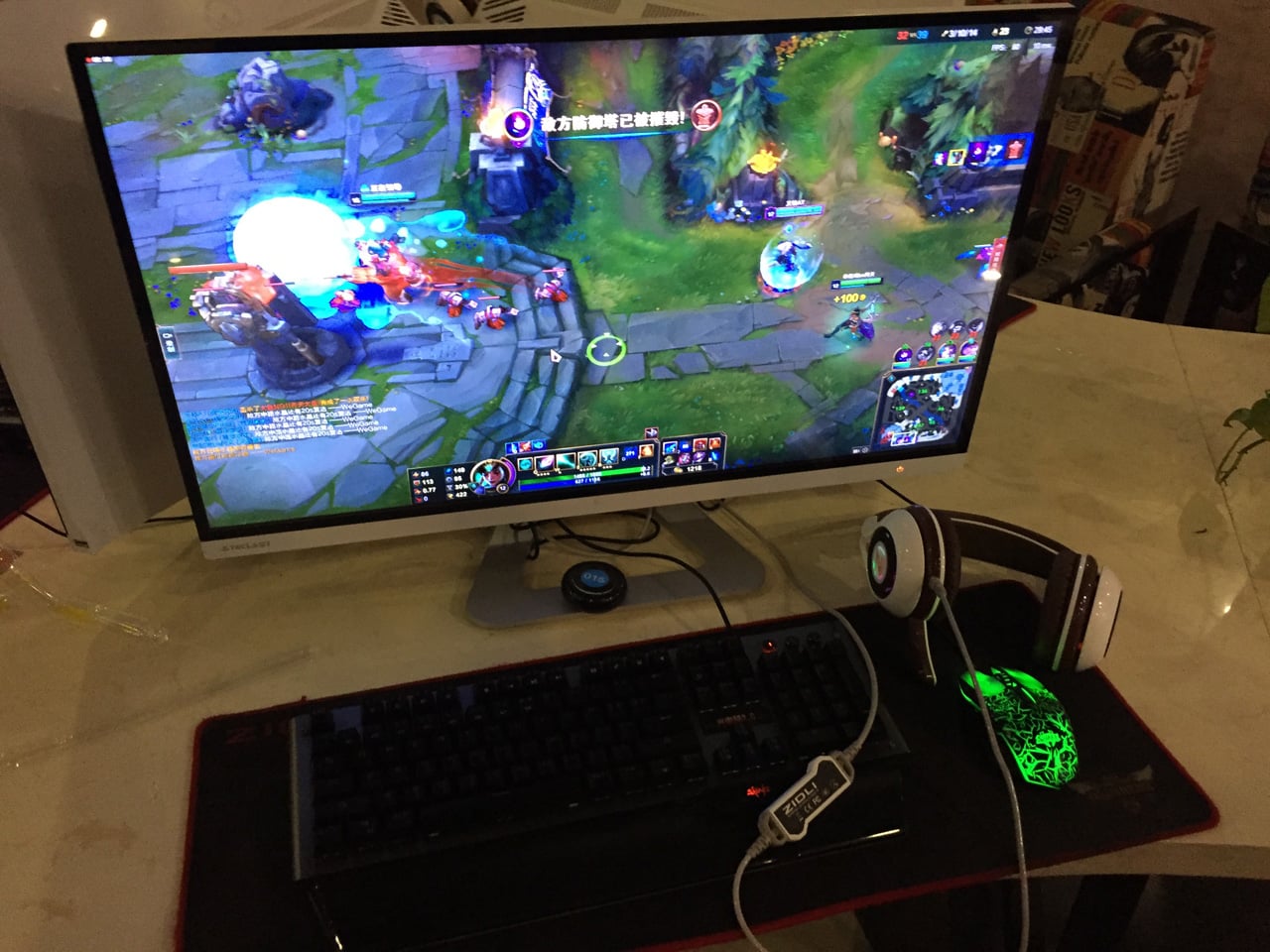 Herní a internetová kavárna v Šanghaji v Číně