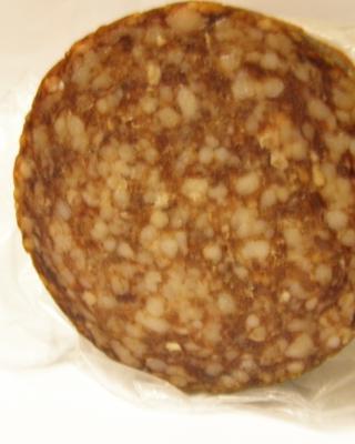 Turistický salám. Kategorie: Nebezpečné potraviny. Nevyhovující parametr: vůně. Výrobek zapáchal po kvašení. Potravina se nepovažuje za bezpečnou, pokud jeví známky kažení. Potravina měla neznámé datum použitelnosti. Místo kontroly: Khang Pham Quang, Oslavany