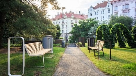 Náhledový obrázek - Praha testuje nové lavičky a koše. Definitivně rozhodne na podzim