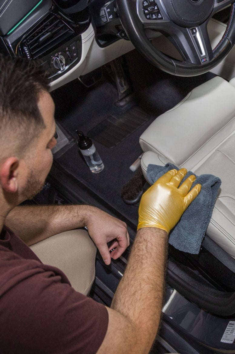 Jiří Klovrza z Tepování Praha při práci