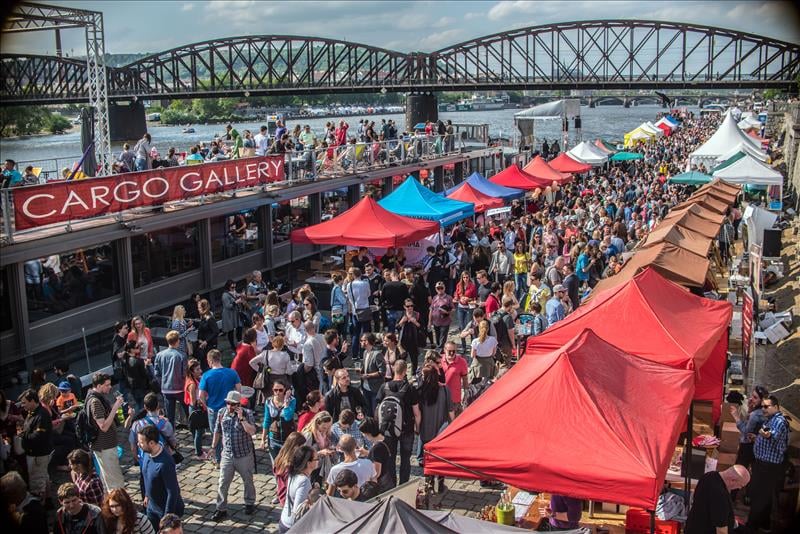 Růžový máj na Náplavce: festival českých růžových vín a klaretů