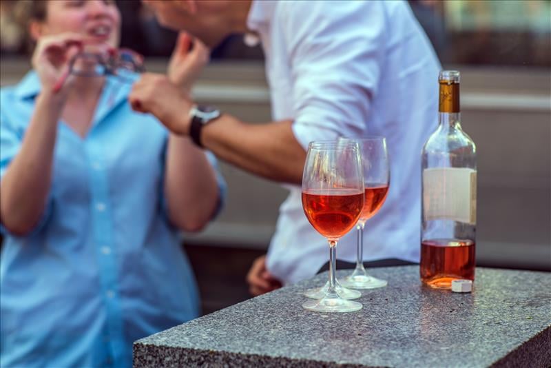 Růžový máj na Náplavce: festival českých růžových vín a klaretů