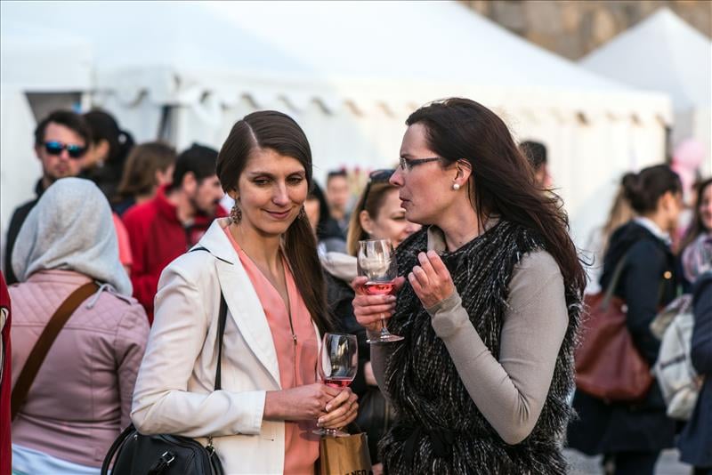 Růžový máj na Náplavce: festival českých růžových vín a klaretů