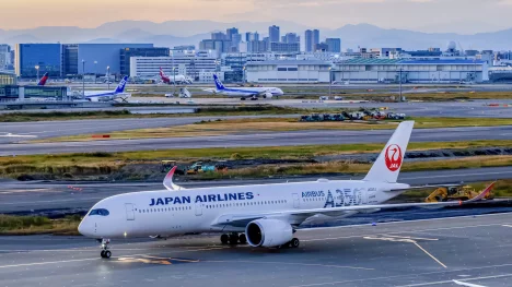Náhledový obrázek - Srážka letadel na tokijském letišti si kromě pěti životů vyžádala i obrovské materiální škody. Aerolinky čekají 2,5miliardovou ztrátu