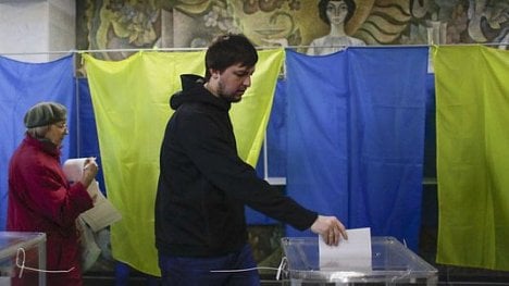 Náhledový obrázek - Ukrajinci volí prezidenta, na výběr mají 39 kandidátů