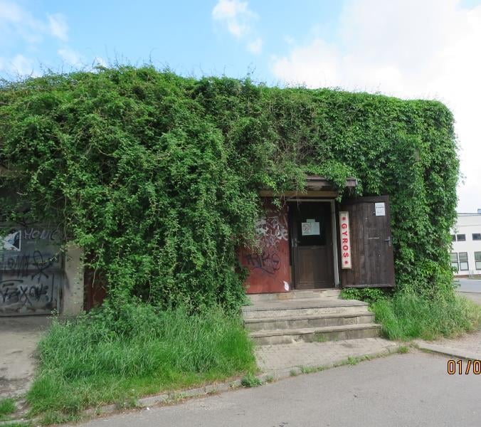 Bistro U Martina, Liberec - mimojiné:  Nezajištěný přístup k teplé vodě - nebyla možná hygienická očista nádobí nebo výčepního skla, nezajištěn přístup teplé vody pro očistu rukou, výrazně zanedbaný úklid, výrazné znečištění všech prostor, nečistoty na regálech či zařízeních