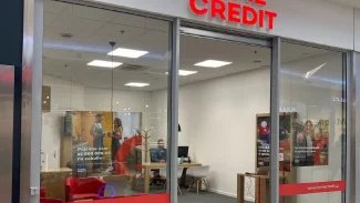Vstup do pobočky společnosti Home Credit v OC Korso Karviná