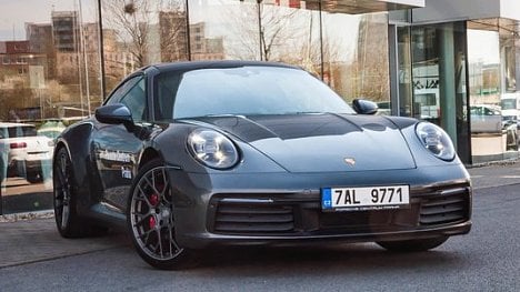 Náhledový obrázek - Nejvýdělečnější auto je s přehledem Porsche 911. Předčí i Ferrari