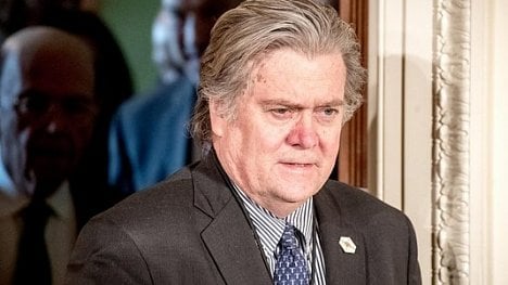 Náhledový obrázek - Trumpova čistka pokračuje. Hlavní stratég Bannon skončil