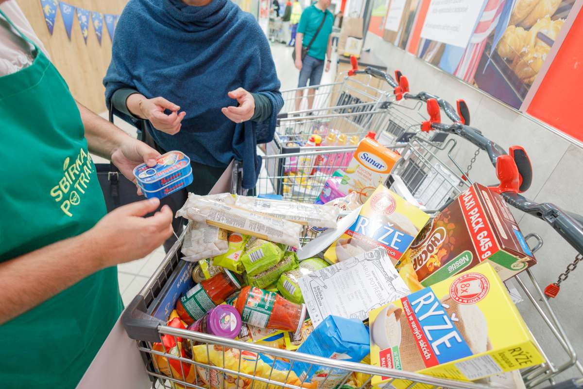 Takhle se sbíraly potraviny pro potřebné na jaře 2022