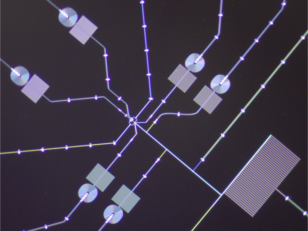 Electron on Helium Chip
