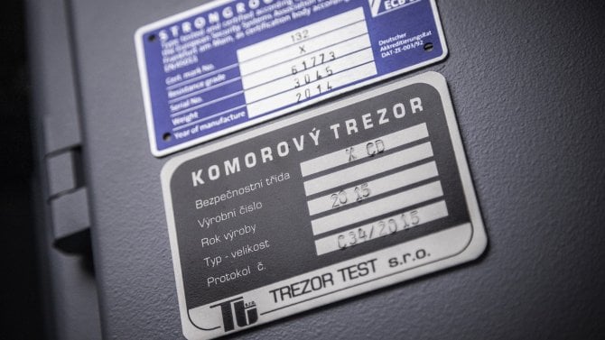 Štítky na trezoru