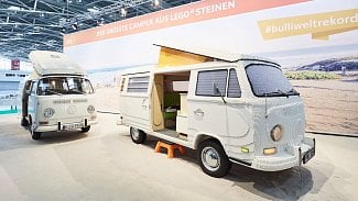 Náhledový obrázek - VW T2 sestavený ze 400 000 kostek LEGO