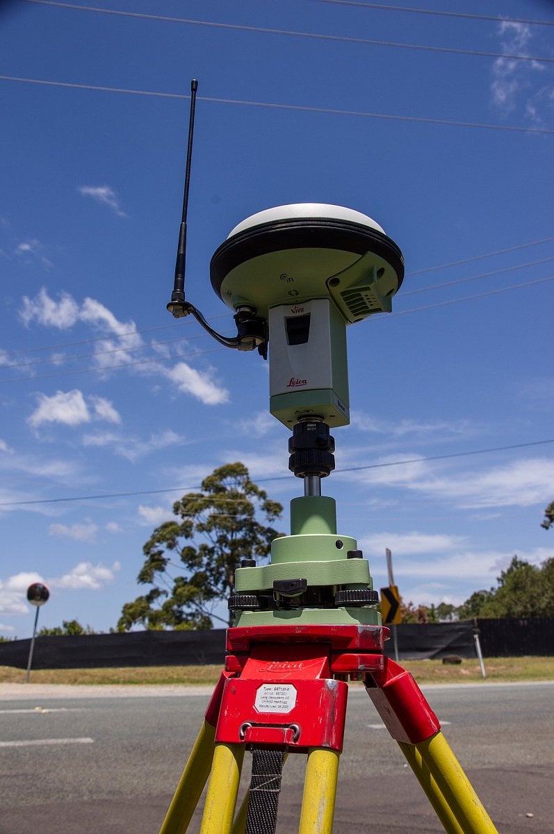Profesionální navigace používají vědci, geodeti a stavaři. Pokročilými technikami dokáží výrazně zpřesnit své zaměření.