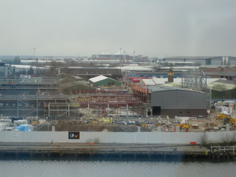 Budovaní studia soukromé televize ITV.