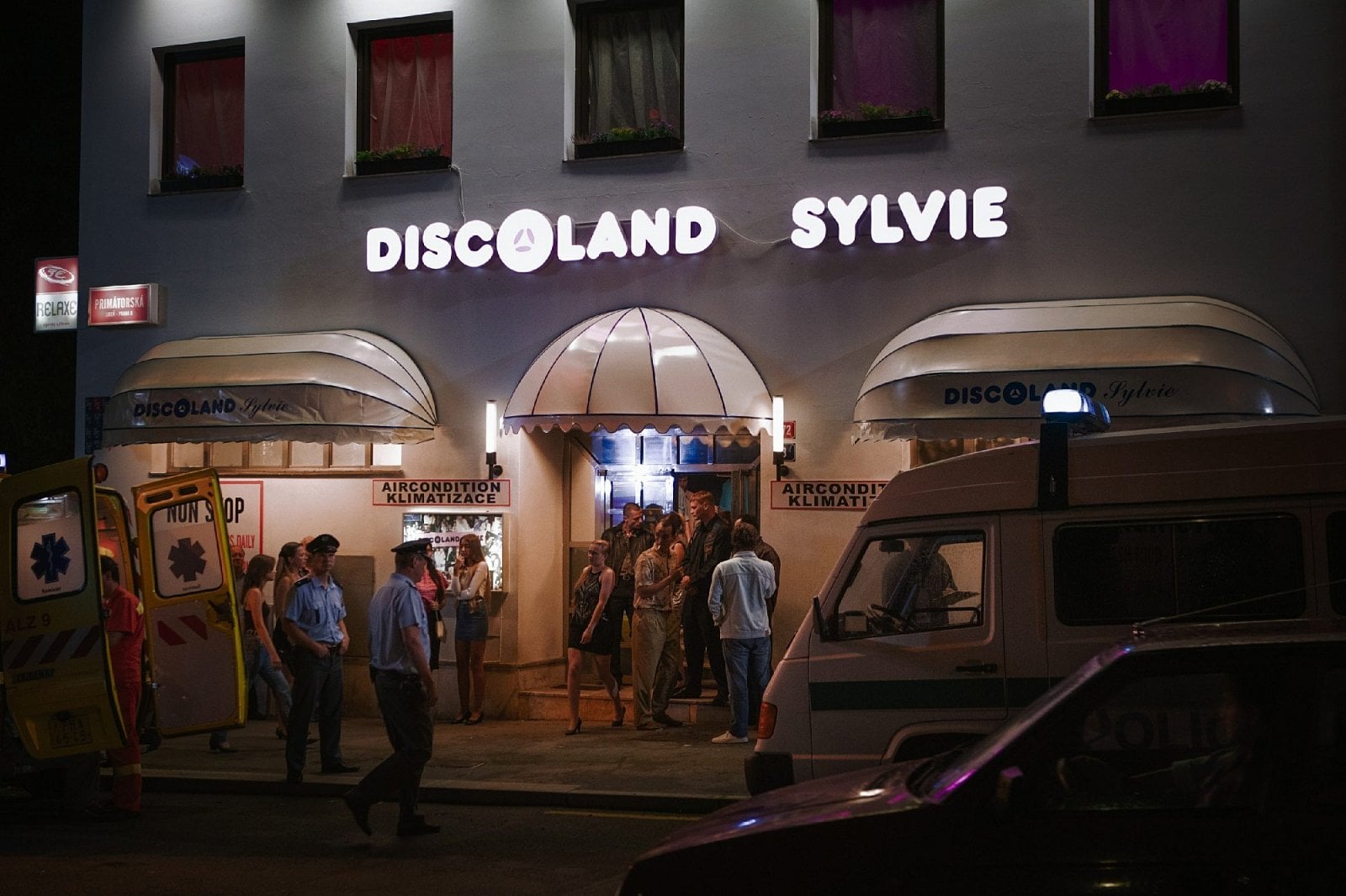 Seriál Devadesátky (2022)