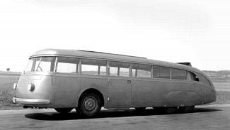 Náhledový obrázek - Aerodynamický autobus Škoda 532, který významně předběhl svou dobu, letos slaví 85 let. Zbyly po něm jen fotky