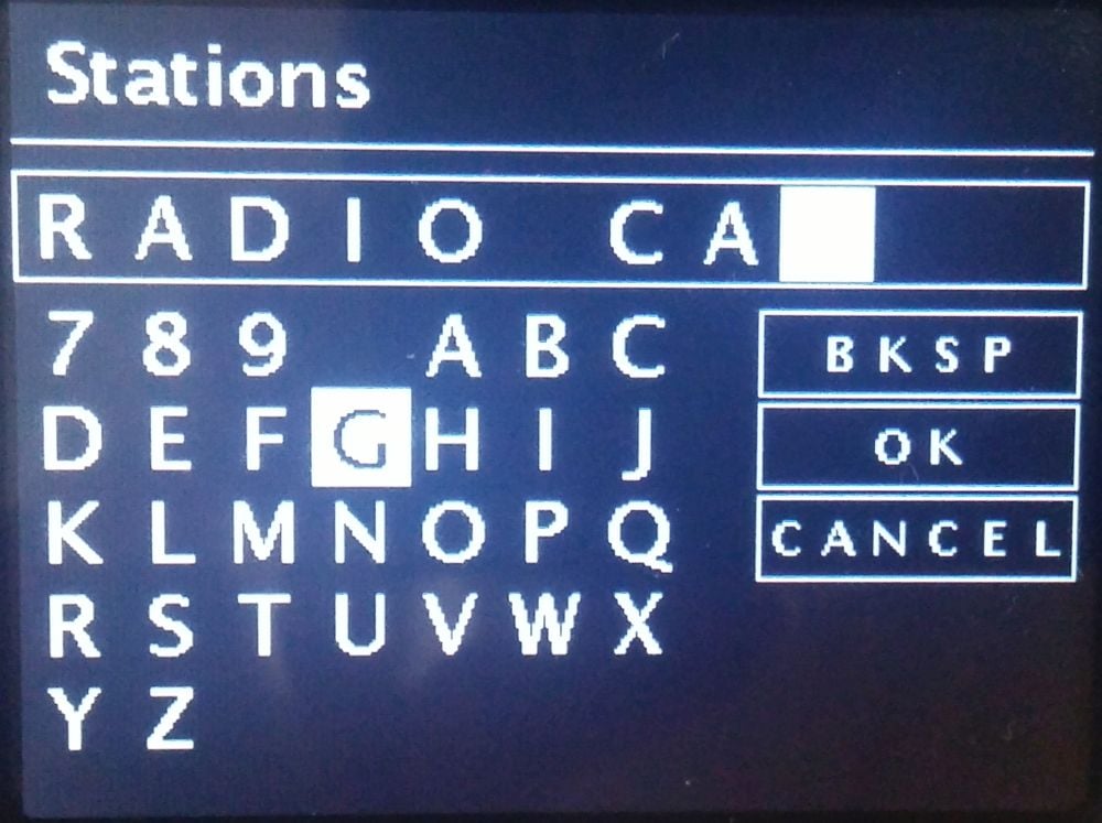 Zadání vyhledávané stanice je snadné a svižné.