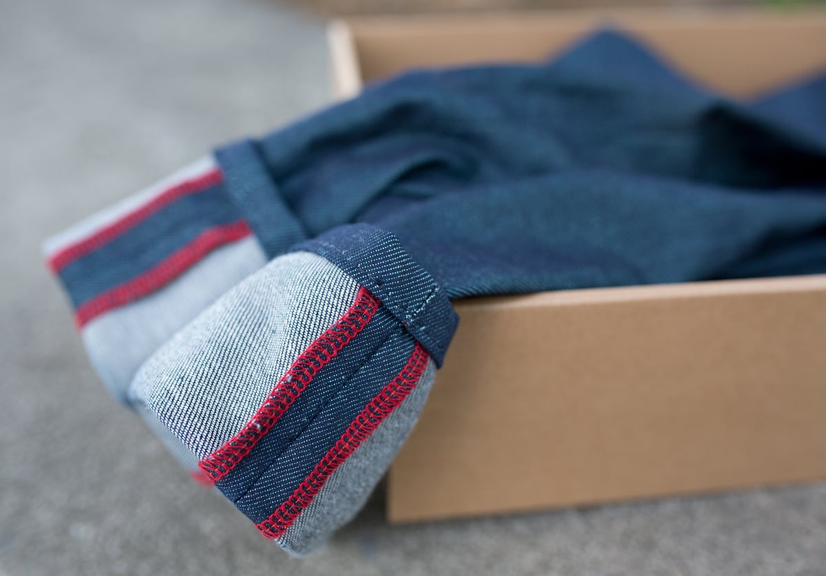 Už i v Česku si můžeme koupit džíny na míru. Je tu Jeans Maker.