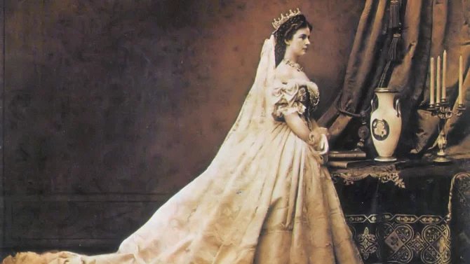 Alžběta Bavorská na fotografii z roku 1867, jejím autorem byl Emil Rabending