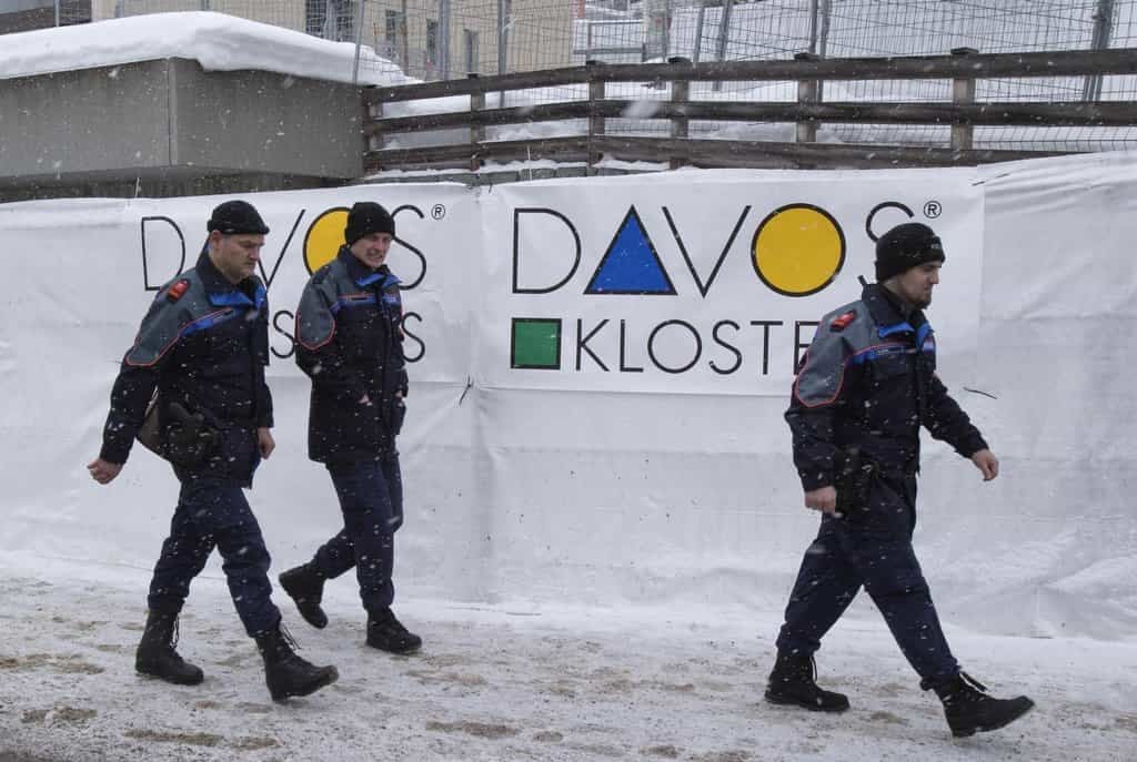 2011-08-fc3b3rum-v-davosu-se-schc3a1zc3ad-v-atmosfc3a9c599e-kriz