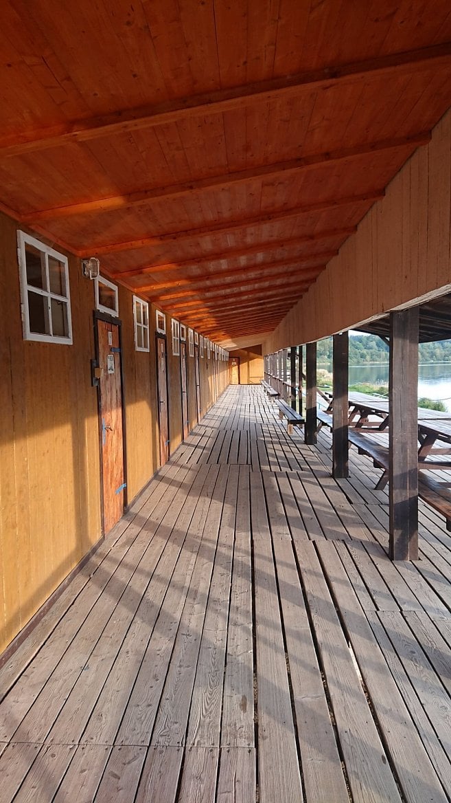 Kemp Moře u rybníka Řeka