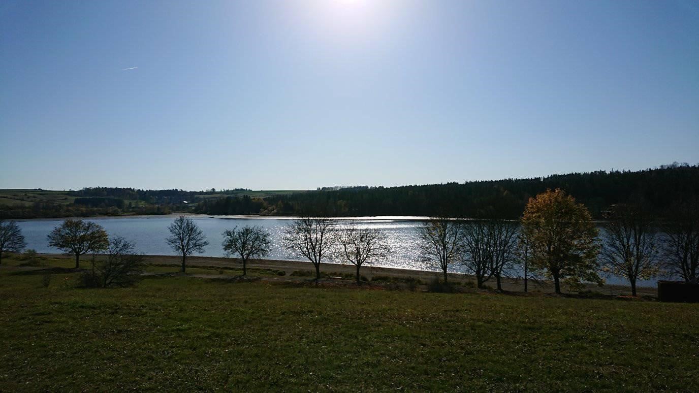 Kemp Moře u rybníka Řeka