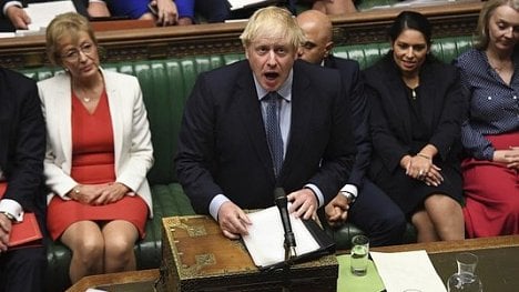 Náhledový obrázek - Britská opozice chce volby až po odkladu brexitu. Johnson kritizoval soud