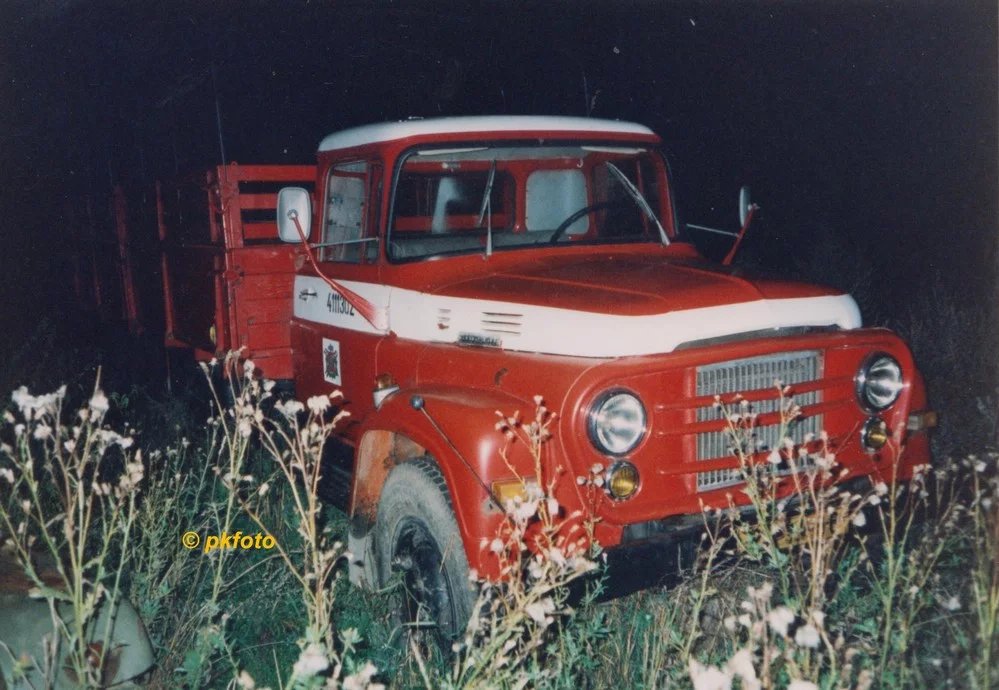 Noční snímek jednoho z dochovaných Bucegi, jak jej autor článku vyfotil v roce 2000