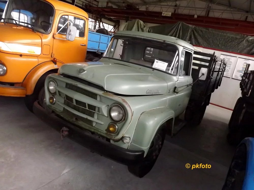 Dochované Carpati SR-131 s nastavenými bočnicemi fotografoval autor článku v dnes již neexistující sbírce historických užitkových vozidel v roce 2015